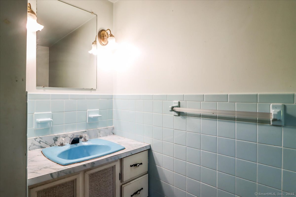 16 Farrell Road Newtown, CT 06470 - Photo 31 of 38