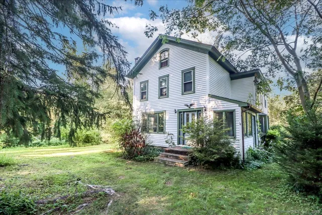 $975,000 | 16 Farrell Road, Newtown, CT 06470