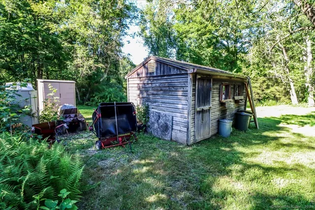 $975,000 | 16 Farrell Road, Newtown, CT 06470