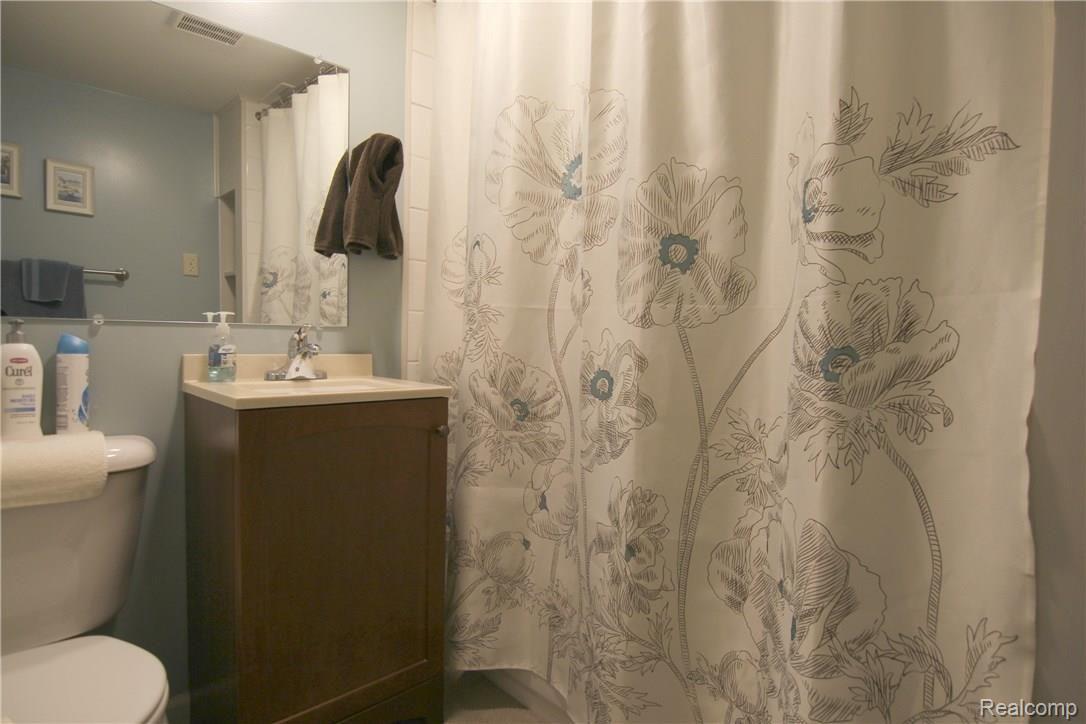 31608 Marblehead Road Farmington, MI 48336 - Photo 20 of 26 Marblehead Lower Level Full Bath