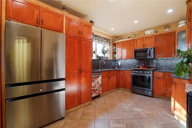 $899,000 | 531 North Rossmore Avenue, Unit 202, Los Angeles, CA 90004