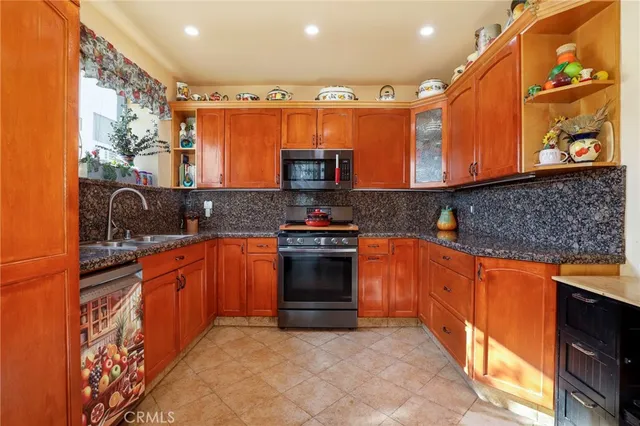 $899,000 | 531 North Rossmore Avenue, Unit 202, Los Angeles, CA 90004