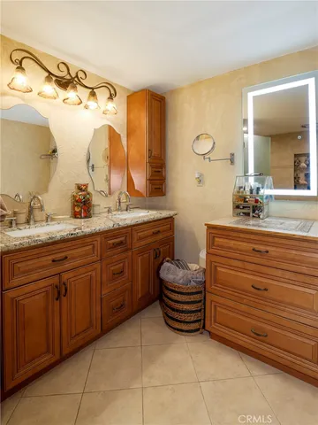 $899,000 | 531 North Rossmore Avenue, Unit 202, Los Angeles, CA 90004