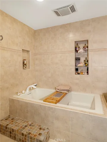 $899,000 | 531 North Rossmore Avenue, Unit 202, Los Angeles, CA 90004