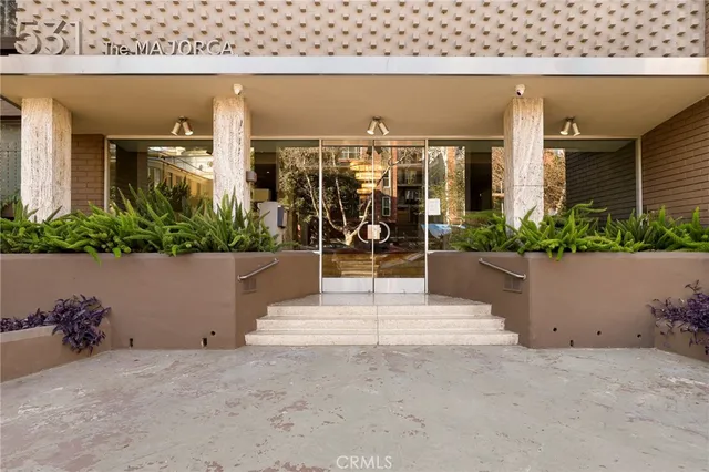 $899,000 | 531 North Rossmore Avenue, Unit 202, Los Angeles, CA 90004