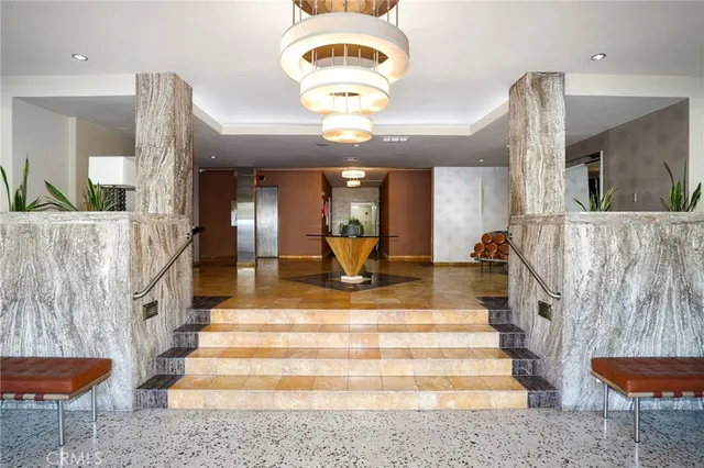 $899,000 | 531 North Rossmore Avenue, Unit 202, Los Angeles, CA 90004