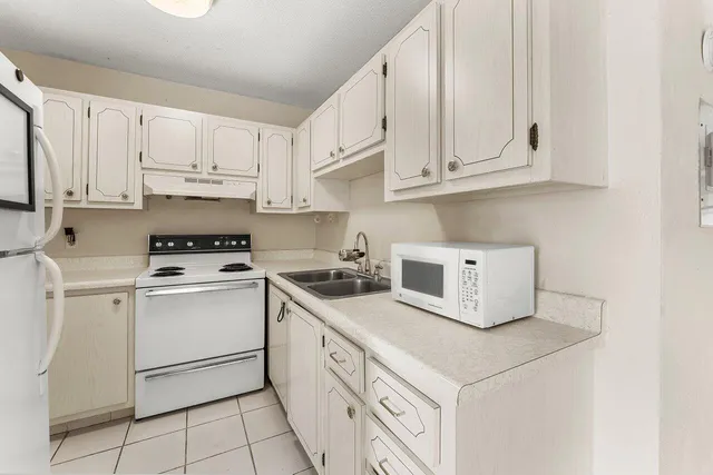 $134,000 | 401 North J Street, Unit 12, Lake Worth Beach, FL 33460