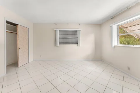 $137,500 | 401 North J Street, Unit 12, Lake Worth Beach, FL 33460