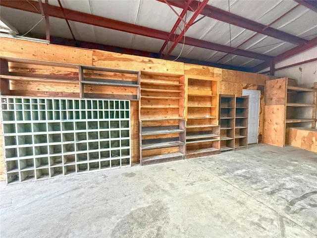 a view of empty room with a ceiling fan