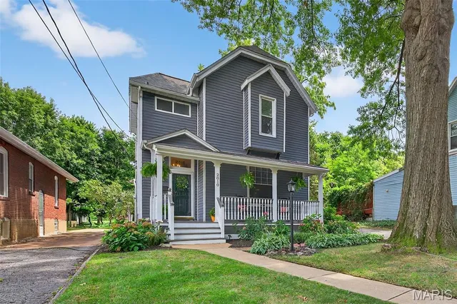 $385,000 | 2010 Blendon Place, St. Louis, MO 63143