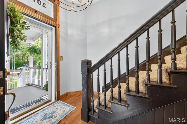 $385,000 | 2010 Blendon Place, St. Louis, MO 63143