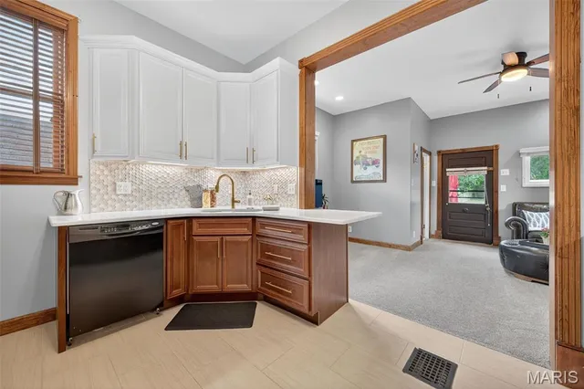 $385,000 | 2010 Blendon Place, St. Louis, MO 63143