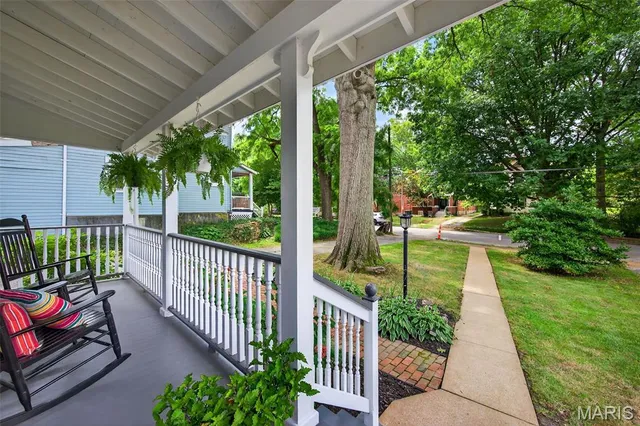 $385,000 | 2010 Blendon Place, St. Louis, MO 63143