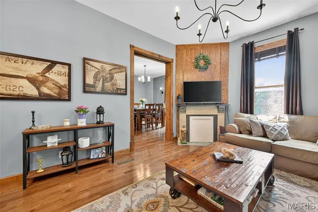 $385,000 | 2010 Blendon Place, St. Louis, MO 63143