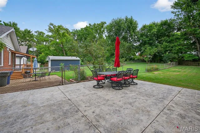 $385,000 | 2010 Blendon Place, St. Louis, MO 63143