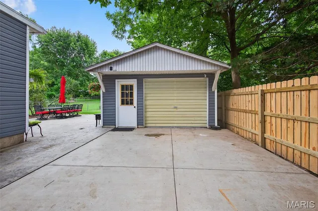 $385,000 | 2010 Blendon Place, St. Louis, MO 63143