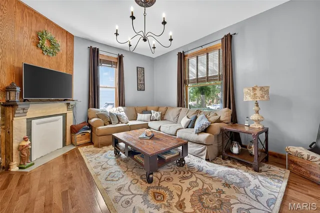 $385,000 | 2010 Blendon Place, St. Louis, MO 63143