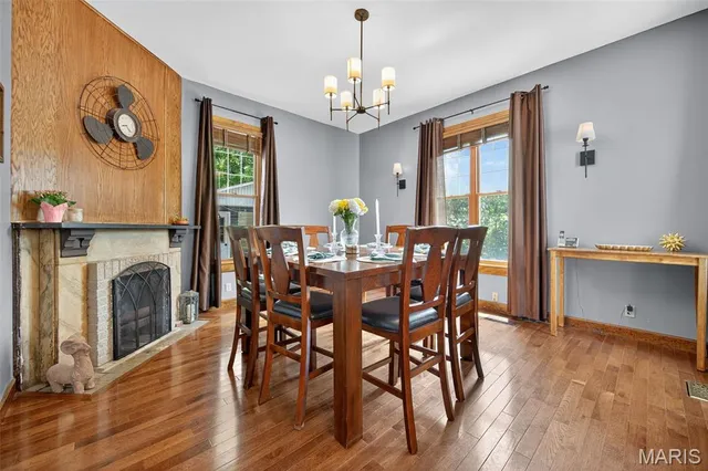 $385,000 | 2010 Blendon Place, St. Louis, MO 63143