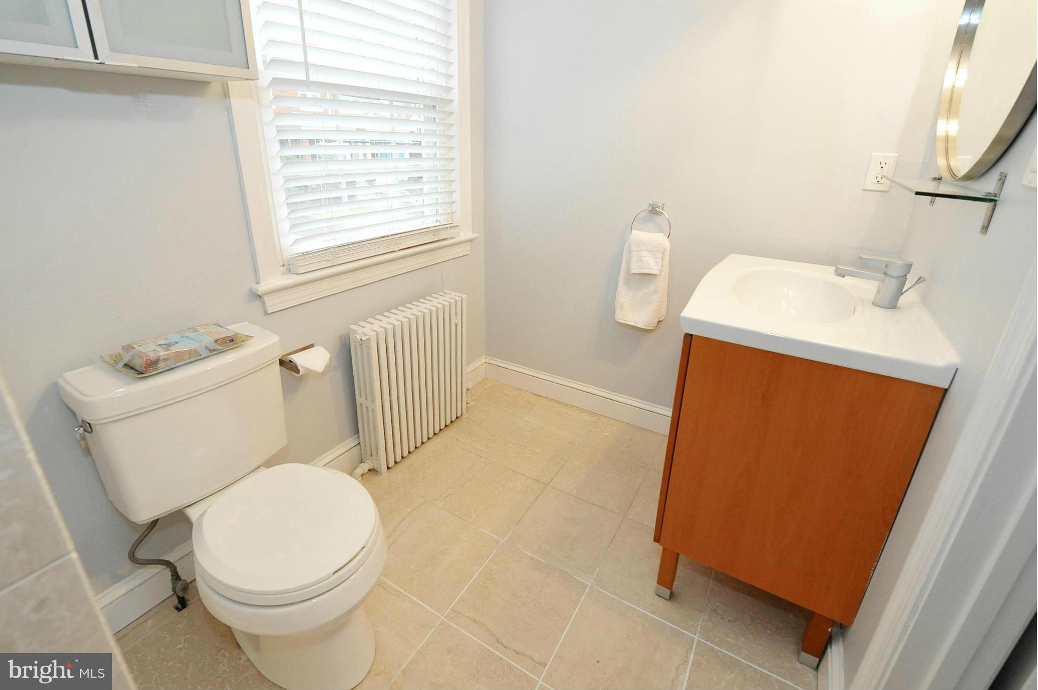 2124 Tunlaw Road Northwest Washington, DC 20007 - Photo 12 of 21 Bath (Master)