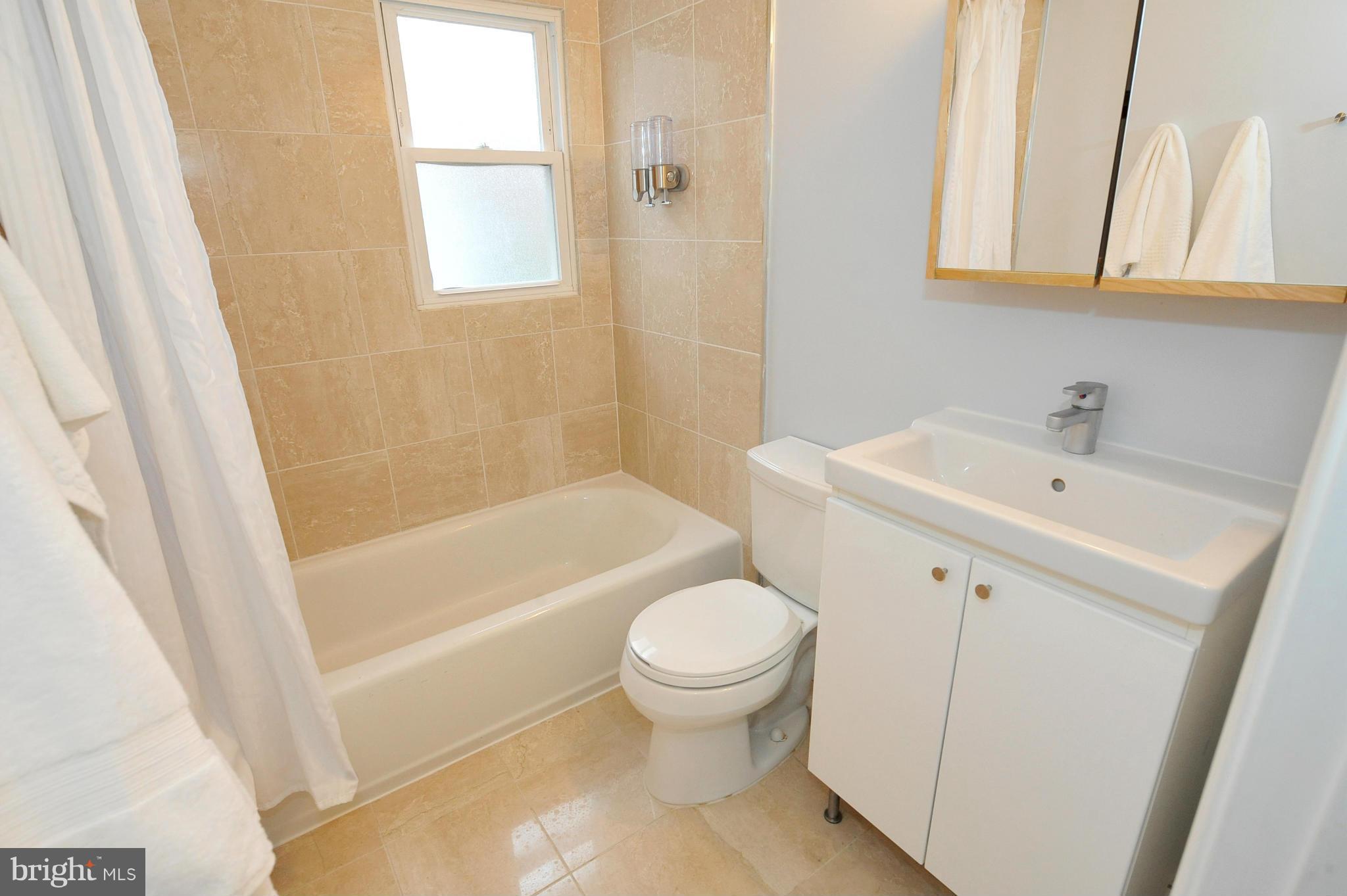 2124 Tunlaw Road Northwest Washington, DC 20007 - Photo 15 of 21 Bath