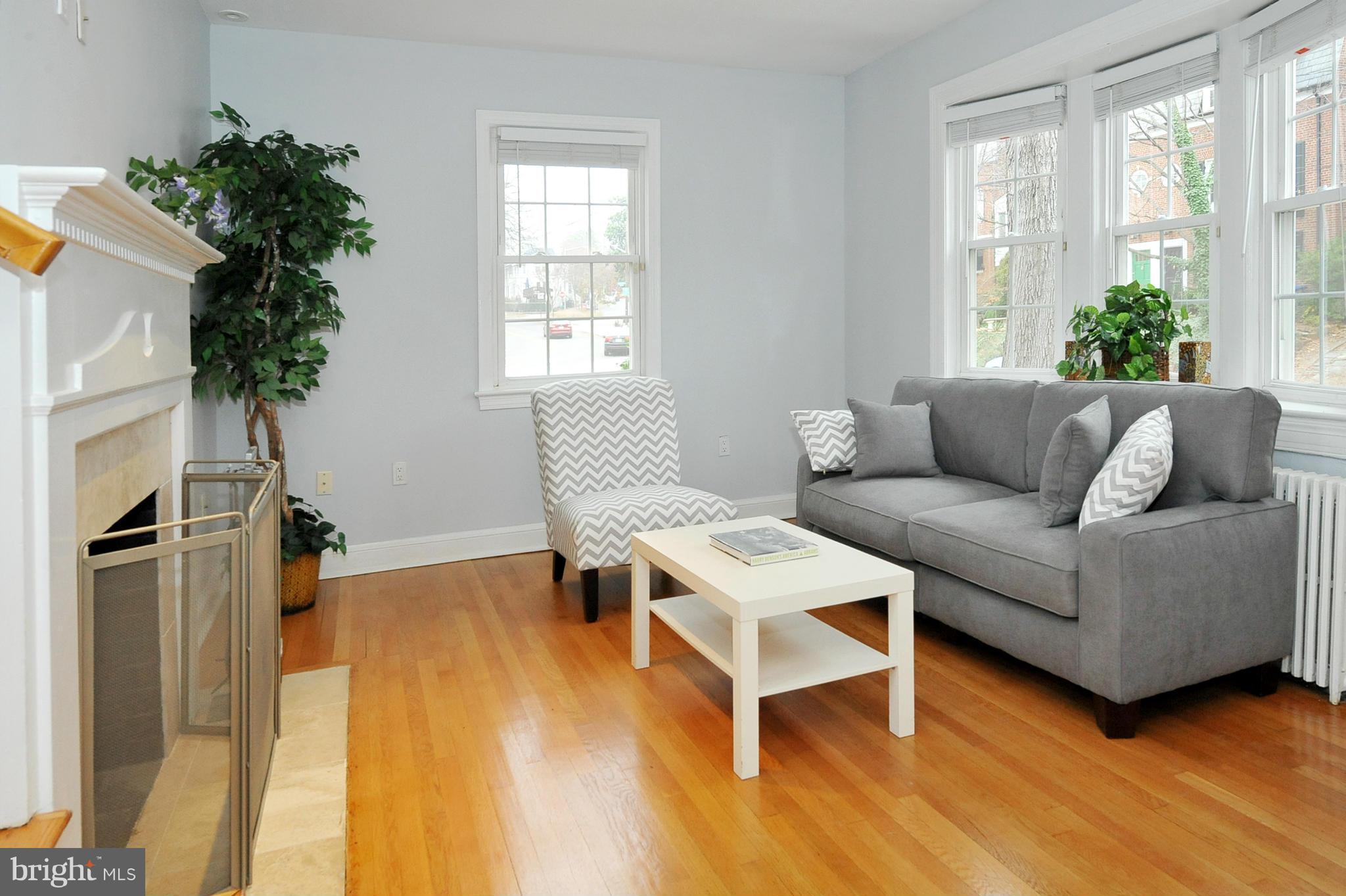 2124 Tunlaw Road Northwest Washington, DC 20007 - Photo 4 of 21 Living Room