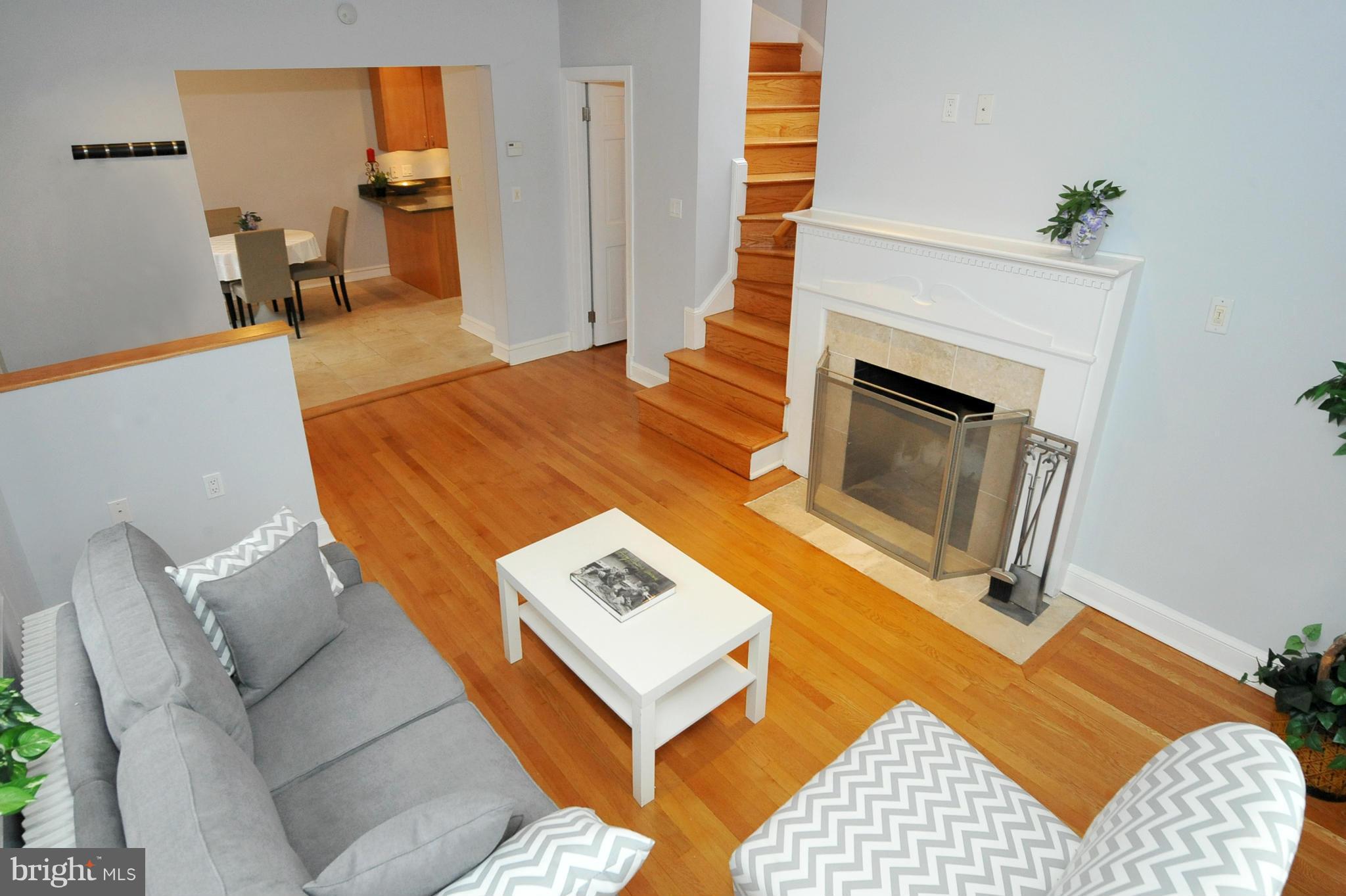 2124 Tunlaw Road Northwest Washington, DC 20007 - Photo 5 of 21 Living Room