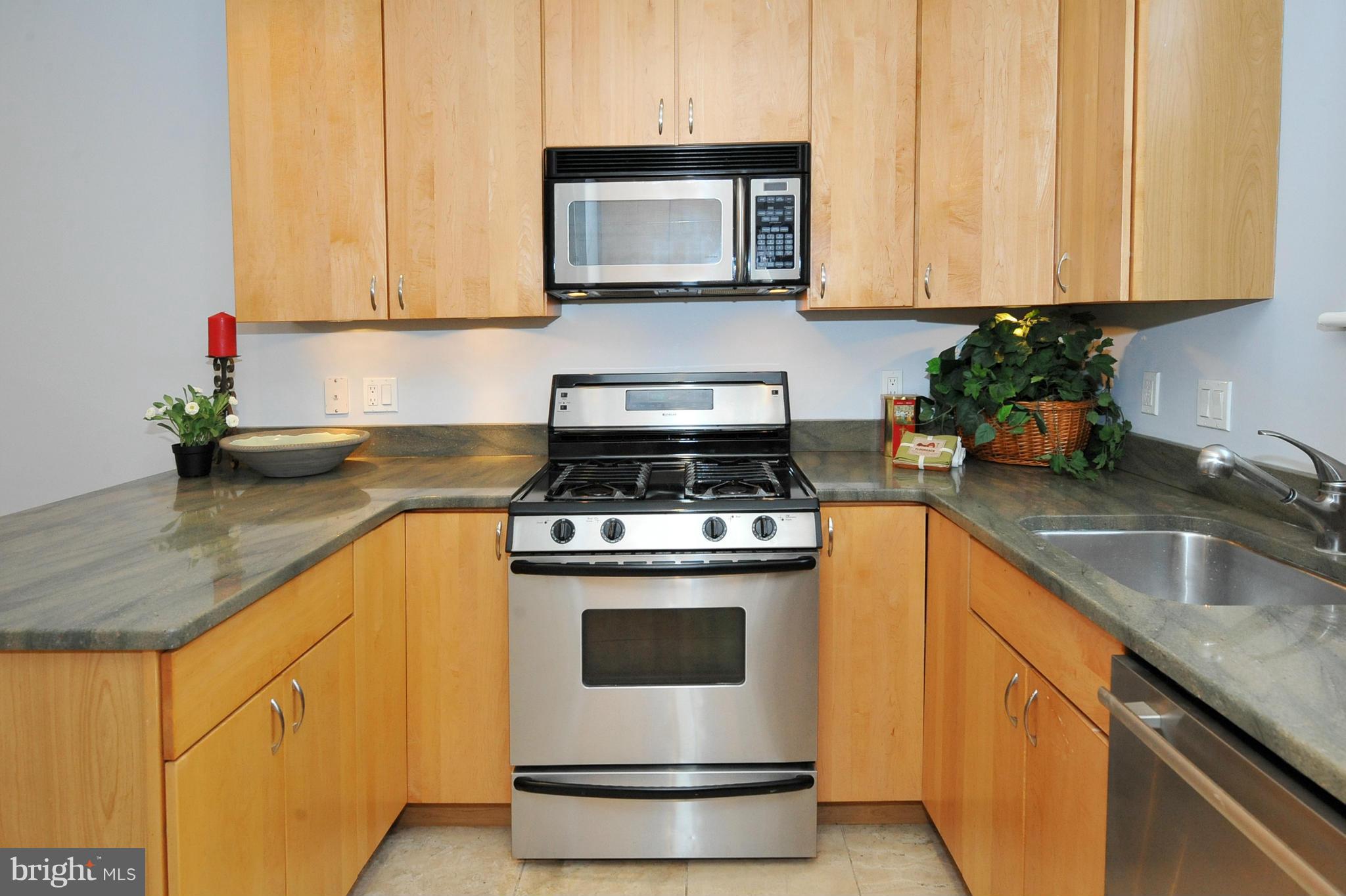 2124 Tunlaw Road Northwest Washington, DC 20007 - Photo 9 of 21 Kitchen