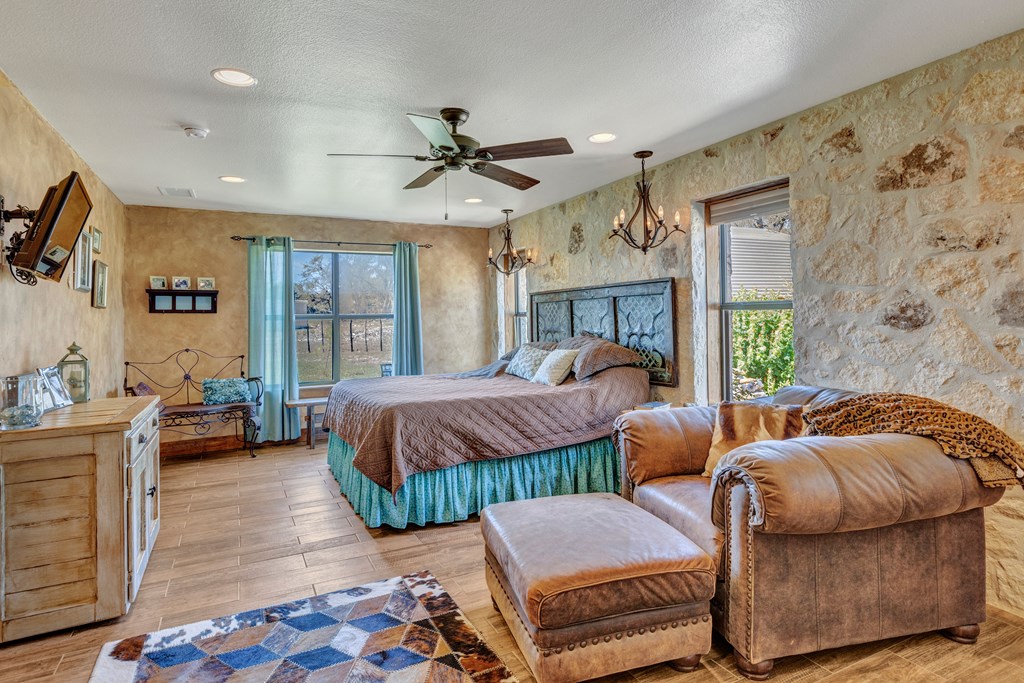 515 Lange Road Harper, TX 78631 - Photo 10 of 38 Gallery Image 10