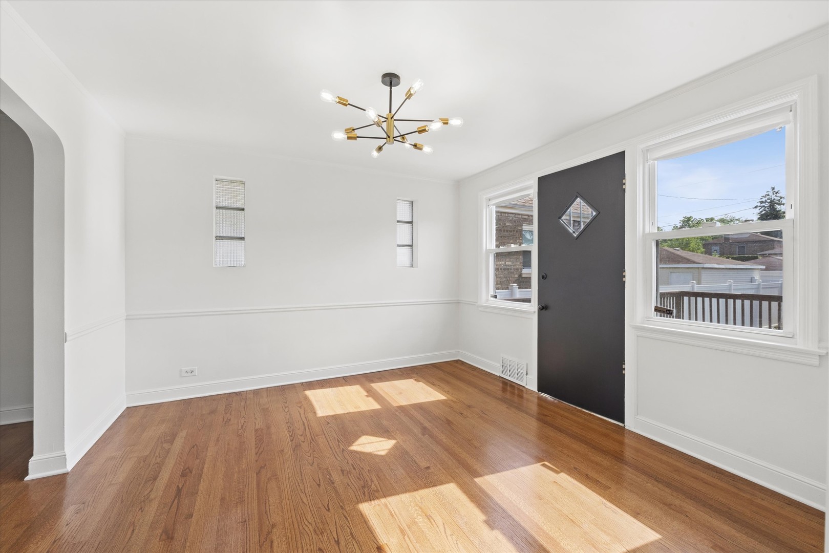 10141 South Rhodes Avenue Chicago, IL 60628 - Photo 5 of 19