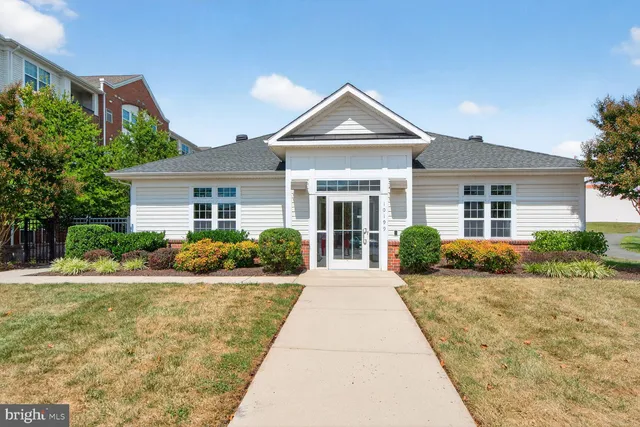 $425,000 | 9202 Charleston Drive, Unit 307, Manassas, VA 20110