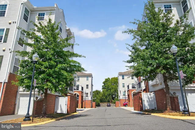 $421,000 | 9202 Charleston Drive, Unit 307, Manassas, VA 20110