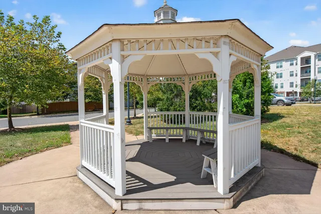 $421,000 | 9202 Charleston Drive, Unit 307, Manassas, VA 20110