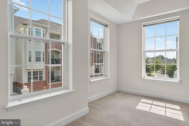 $421,000 | 9202 Charleston Drive, Unit 307, Manassas, VA 20110