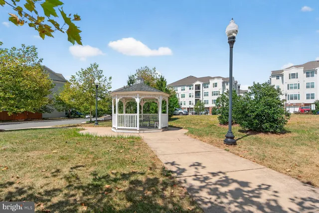 $425,000 | 9202 Charleston Drive, Unit 307, Manassas, VA 20110