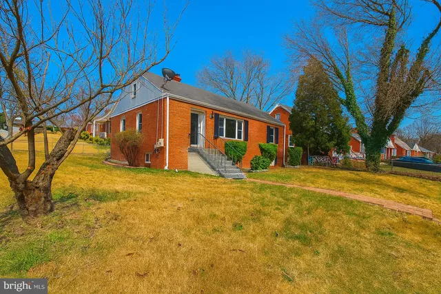 a view of a house with basketball court