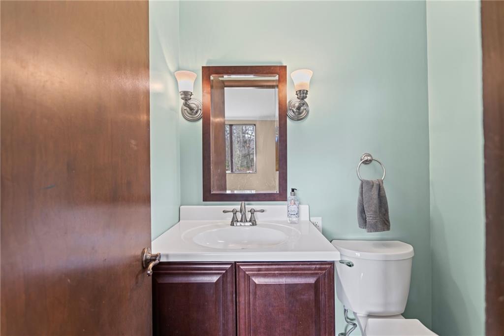 637 Ravencrest Road Pittsburgh, PA 15215 - Photo 18 of 41 half bathroom
