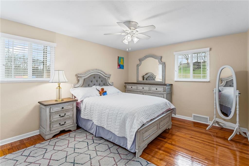 637 Ravencrest Road Pittsburgh, PA 15215 - Photo 26 of 41 2nd bedroom on the upper level