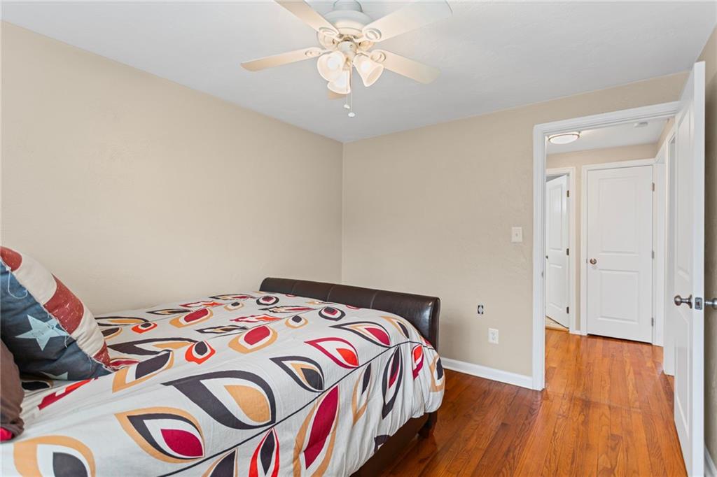 637 Ravencrest Road Pittsburgh, PA 15215 - Photo 32 of 41 4th bedroom on the upper level.