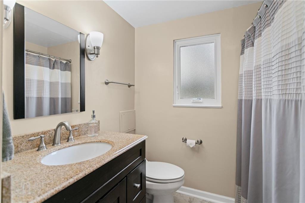 637 Ravencrest Road Pittsburgh, PA 15215 - Photo 35 of 41 full bathroom.