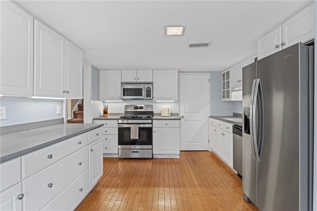 637 Ravencrest Road Pittsburgh, PA 15215 - Photo 6 of 41 New stainless steel appliances