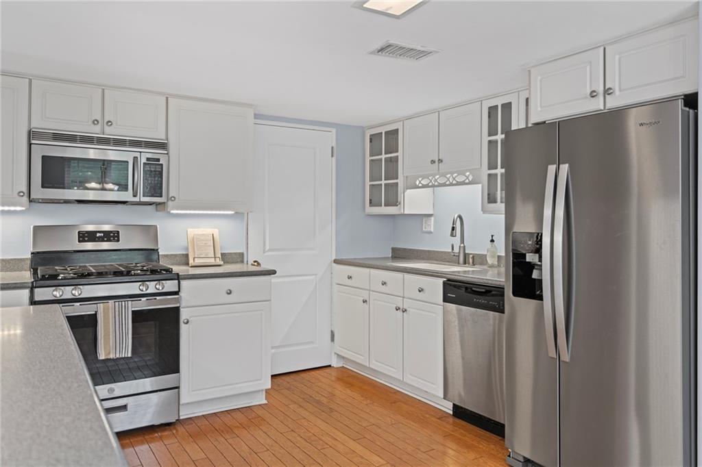 637 Ravencrest Road Pittsburgh, PA 15215 - Photo 8 of 41 Stainless steel appliances.