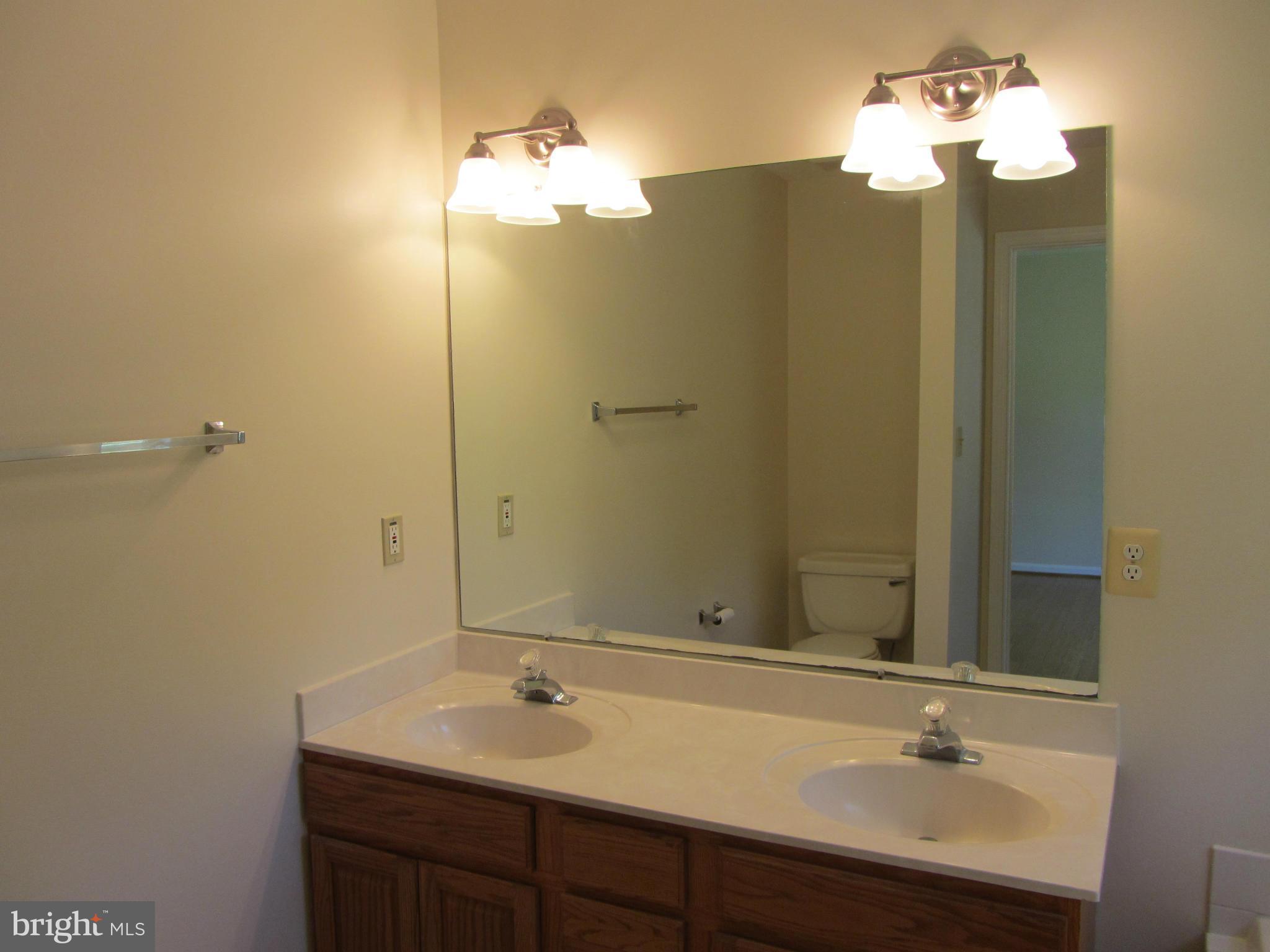 672 Broadview Avenue Warrenton, VA 20186 - Photo 13 of 29 Bath (Master)