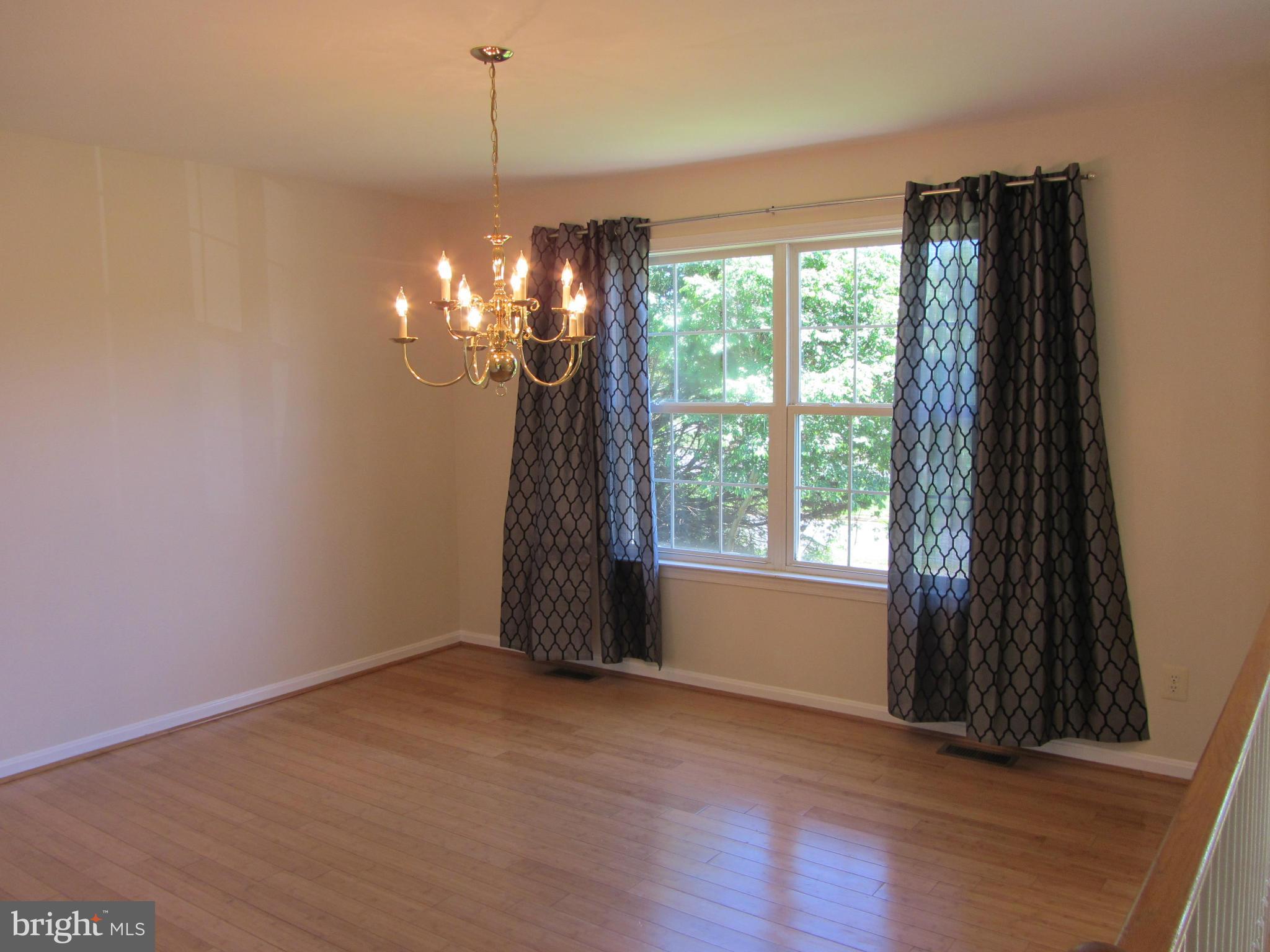 672 Broadview Avenue Warrenton, VA 20186 - Photo 3 of 29 Dining Room