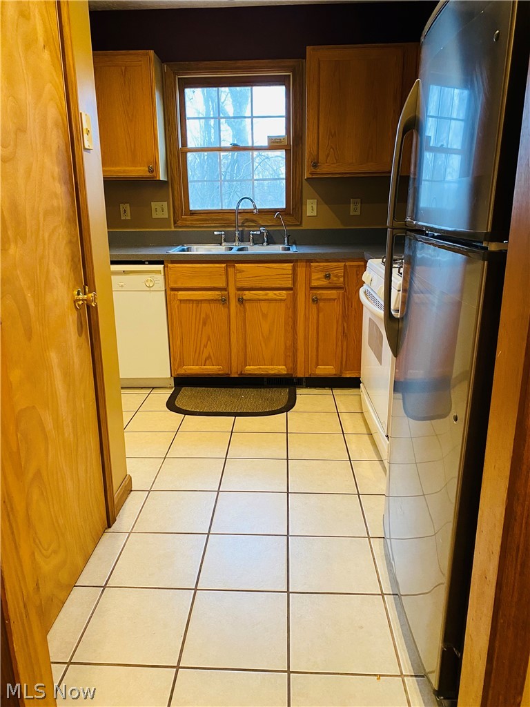 2679 Saxe Road Mogadore, OH 44260 - Photo 3 of 22