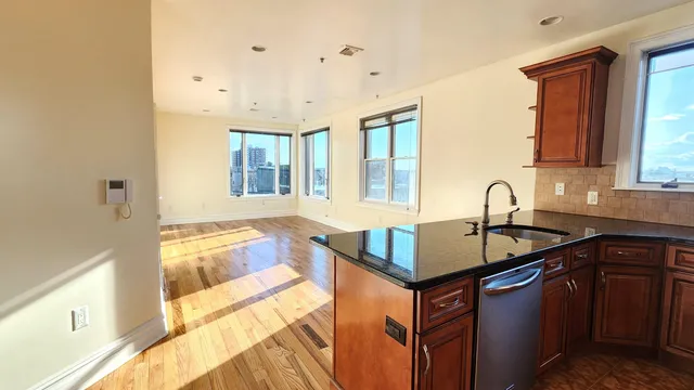 $2,695 | 1000 West Street, Unit 3C, Union City, NJ 07087