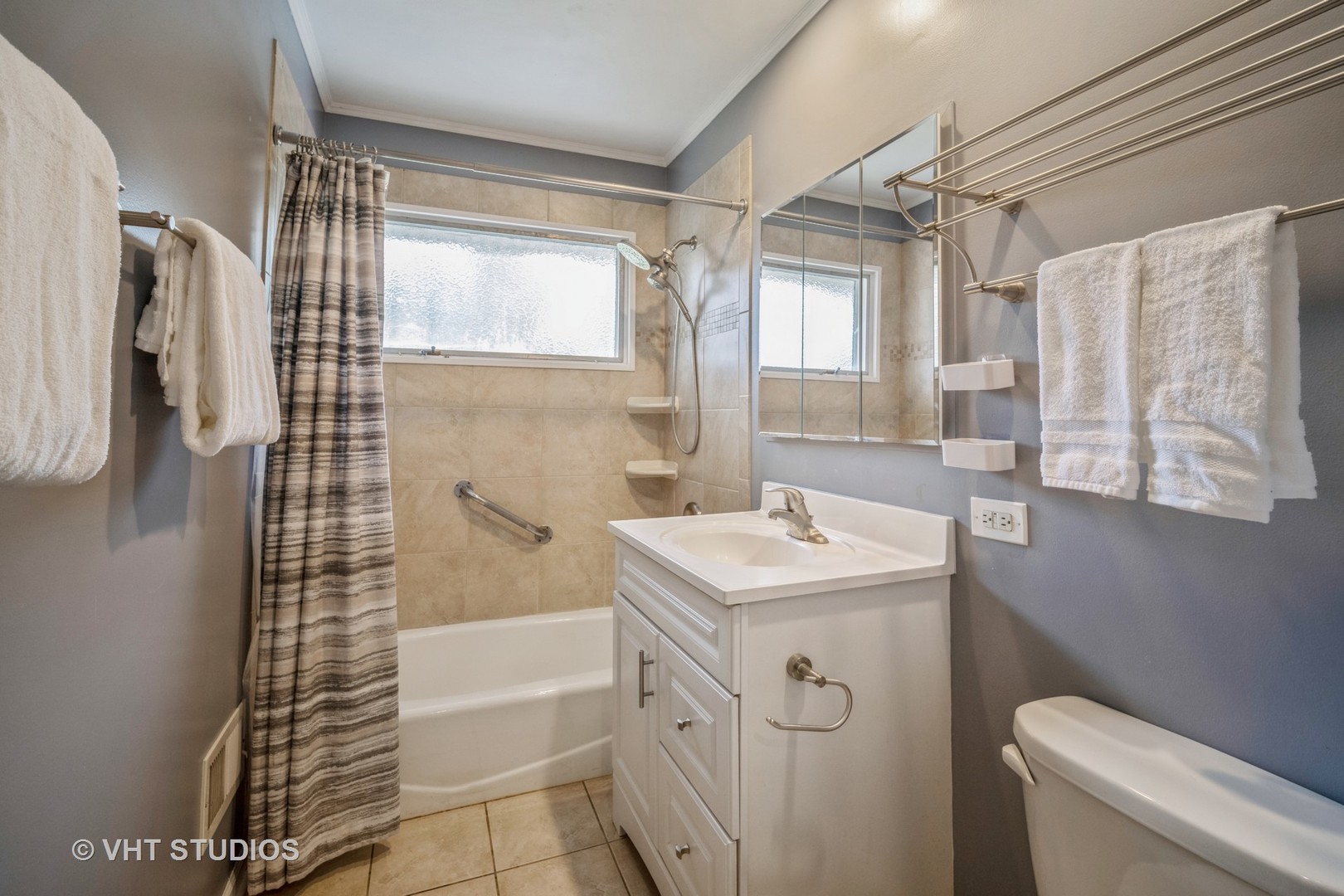 911 Dell Road Northbrook, IL 60062 - Photo 13 of 17 a bathroom with a sink a toilet and shower