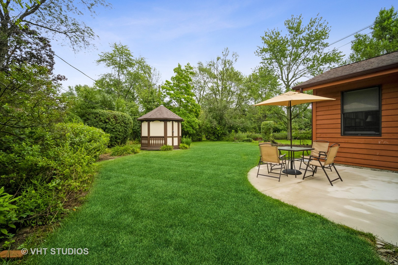 911 Dell Road Northbrook, IL 60062 - Photo 6 of 17 a view of a chair and table in the garden