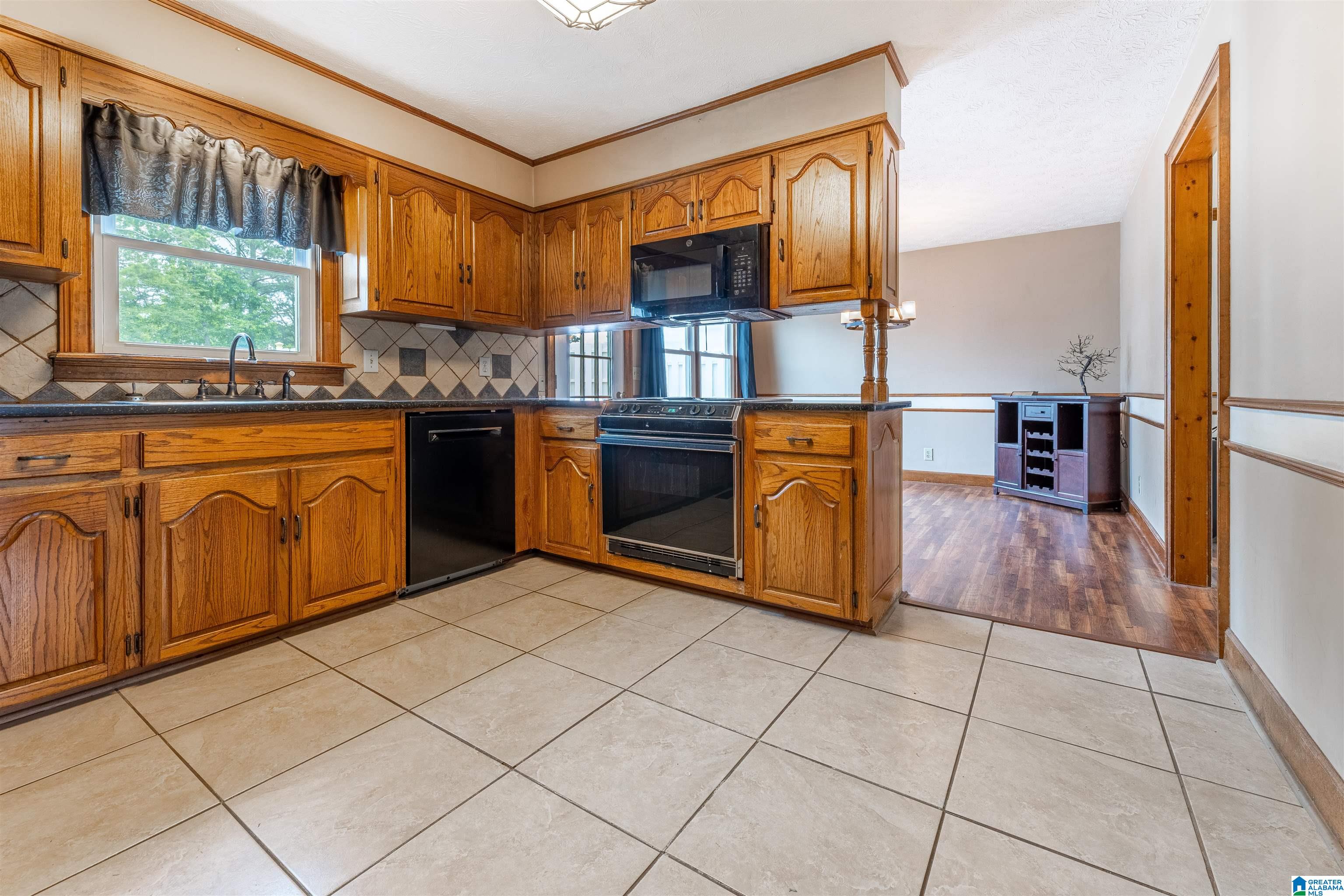 1709 Roundhill Road Weaver, AL 36277 - Photo 11 of 36