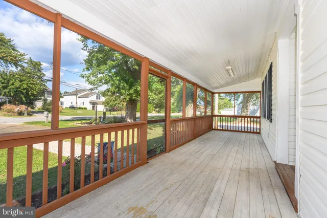 $400,000 | 805 Chester River Drive, Grasonville, MD 21638