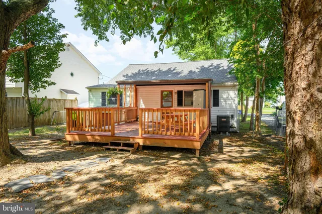 $400,000 | 805 Chester River Drive, Grasonville, MD 21638